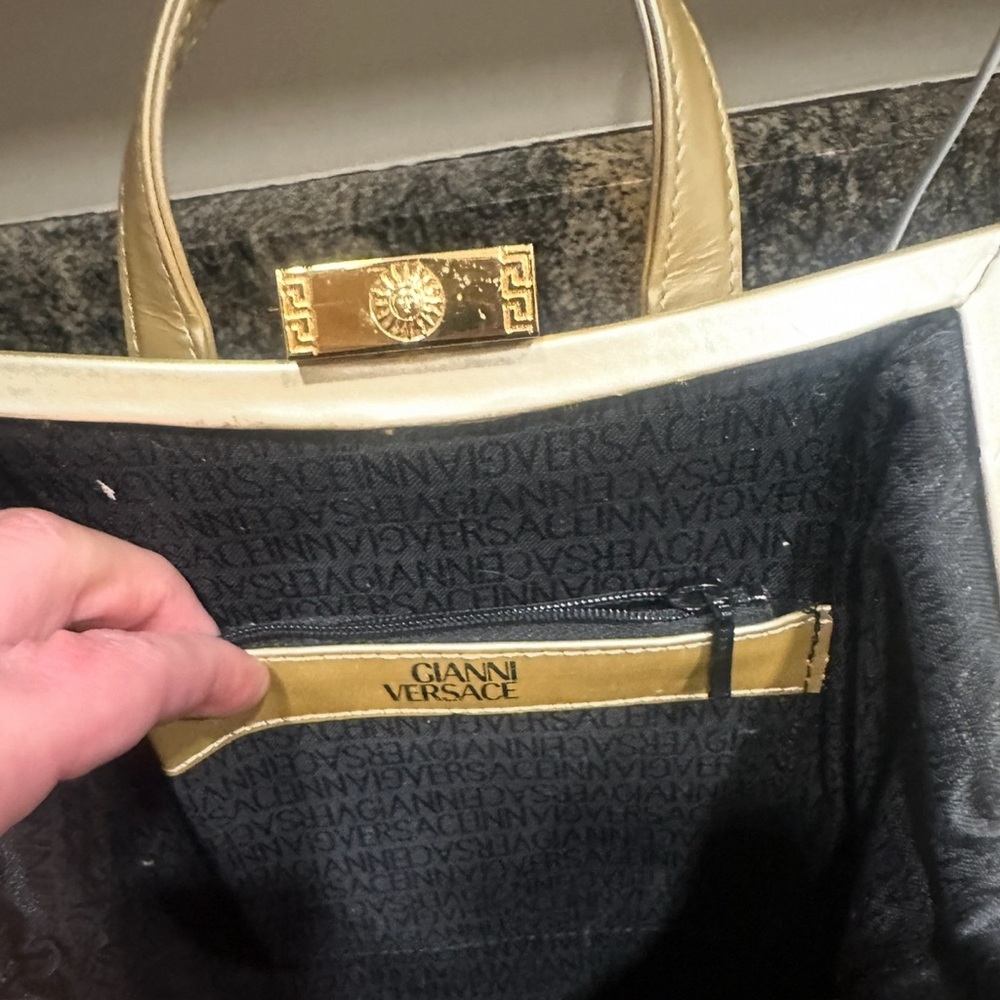 ✨💎VINTAGE💎✨RARE GIANNI VERSACE SUNBURST BAG IN ENAMEL COAT W/DUSTY AND GIFT! - Picture 5 of 6